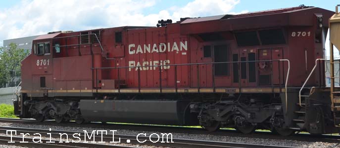 Locomotive CP8701 left side / coté gauche